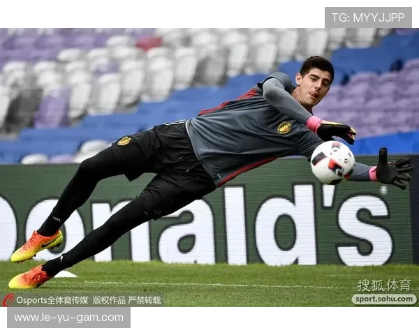 库尔图瓦伤愈回归首秀献神级扑救稳住防线 库尔图瓦伤愈回归首秀献神级扑救稳住防线